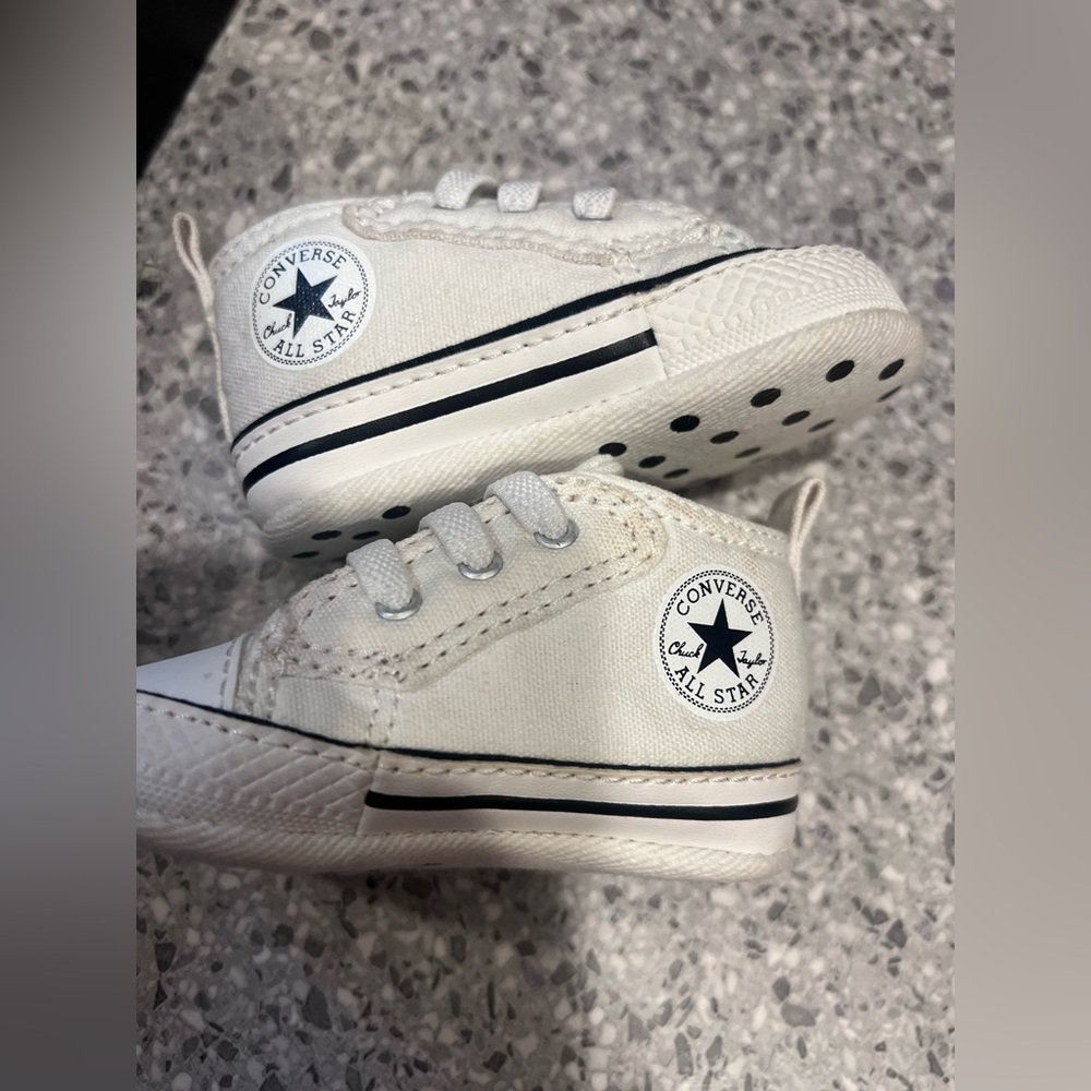 Converse White Baby Chuck Taylor Low Top Crib Sneakers: Size 1 - Picture 8 of 12
